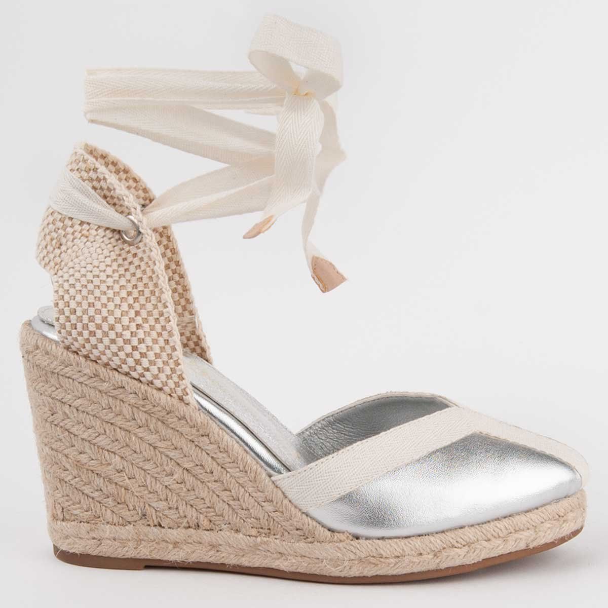 Silberfarbene Keil-Espadrille-Sandalen zum Schnüren