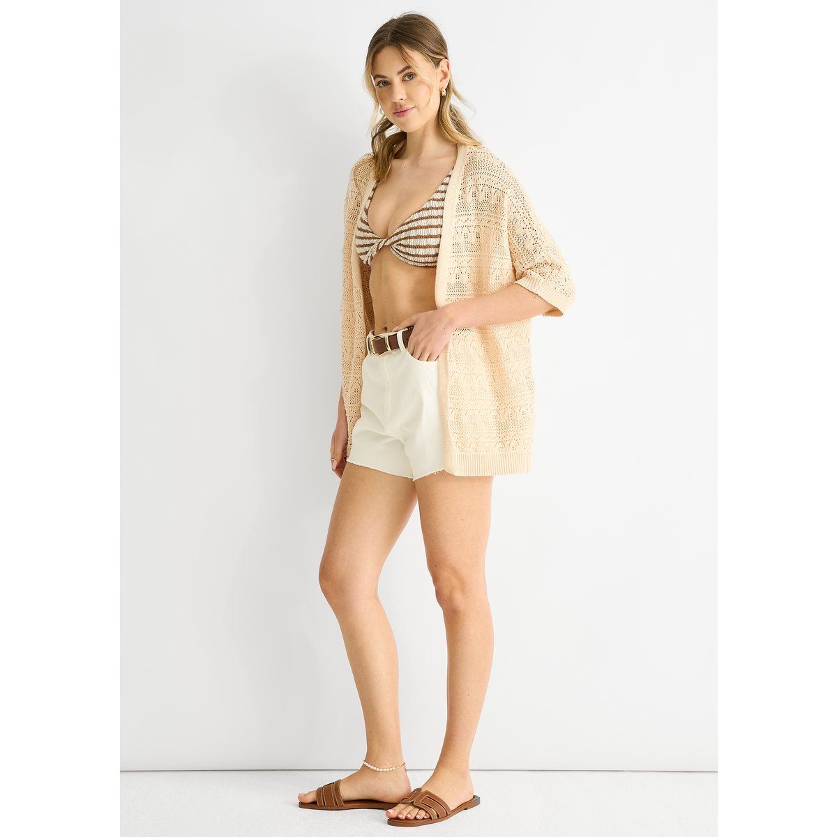 Gehäkelte Strickjacke mit offener Vorderseite