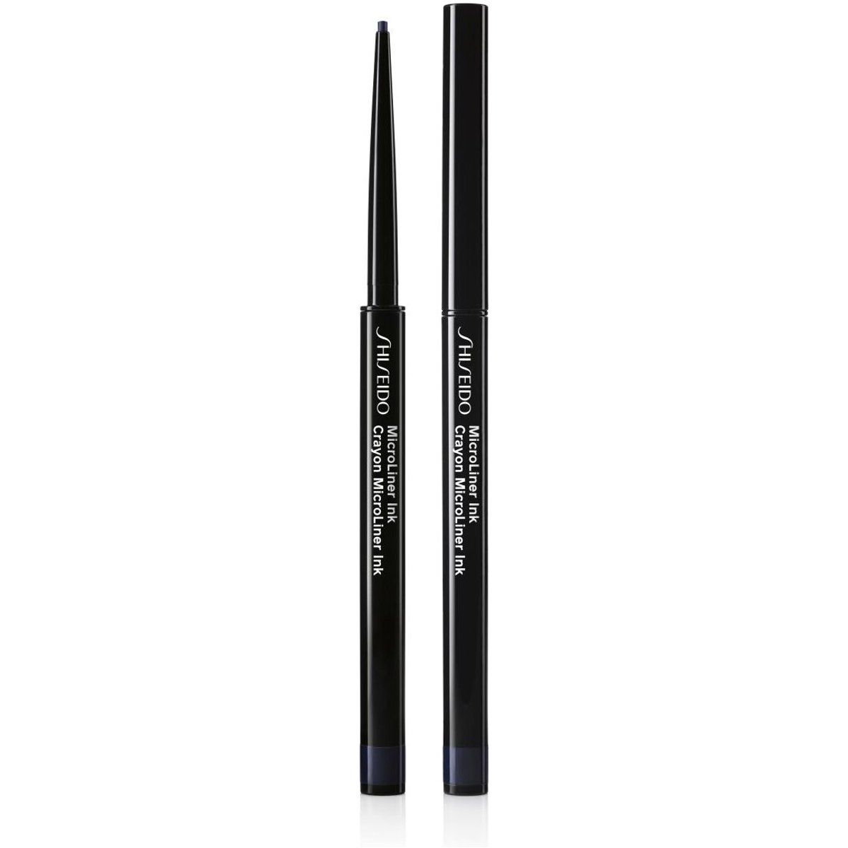 Präziser marineblauer Eyeliner