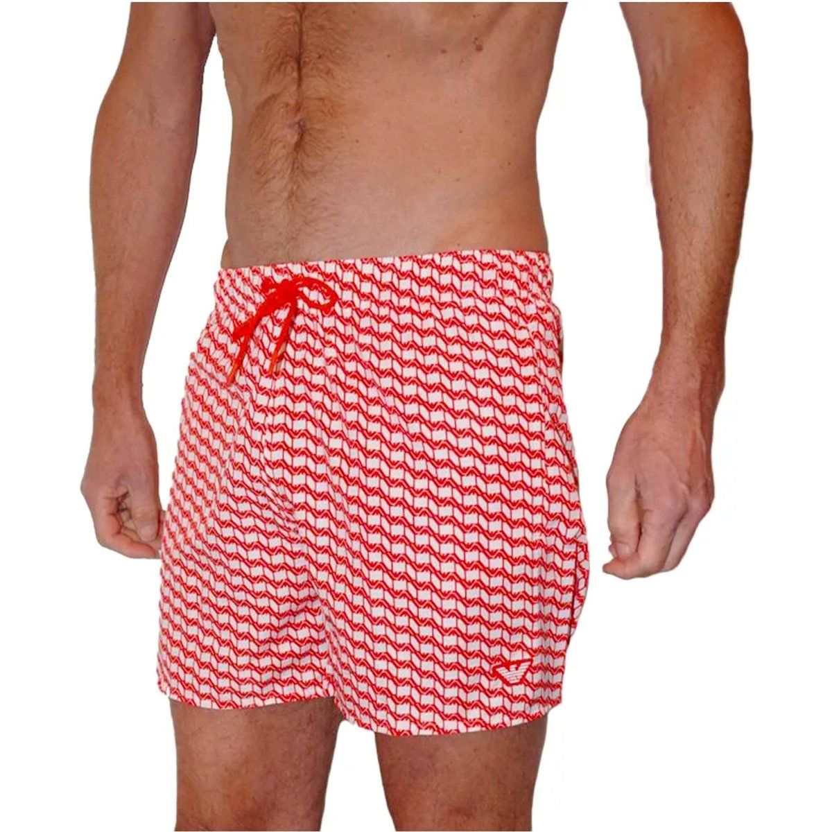 Rot-weiß gemusterte Badeshorts