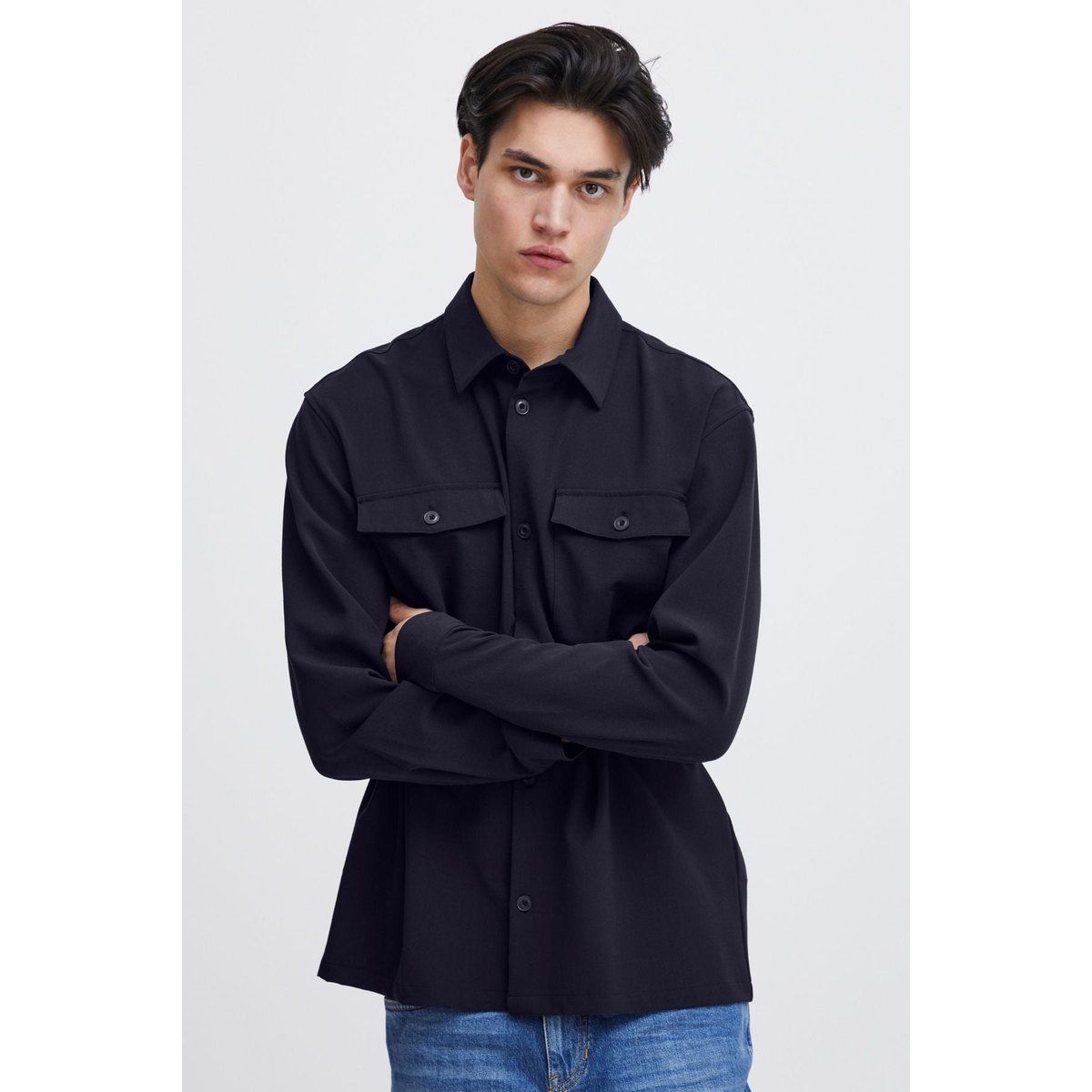 Marineblaues Overshirt mit entspannter Passform und Knopfleiste
