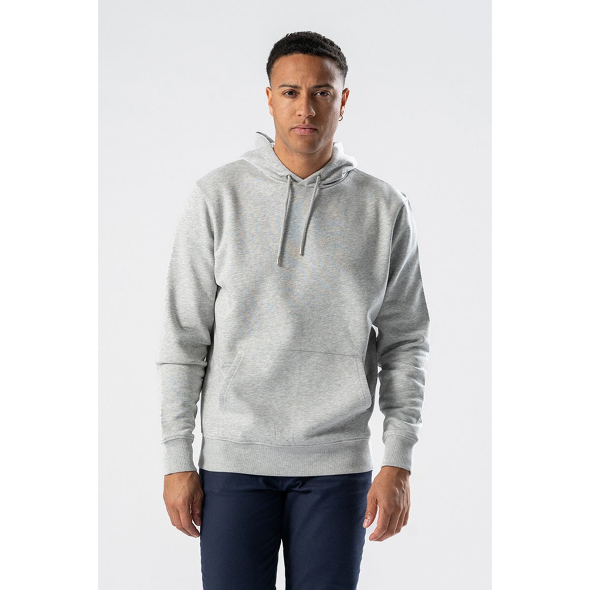 Klassischer Kapuzenpullover