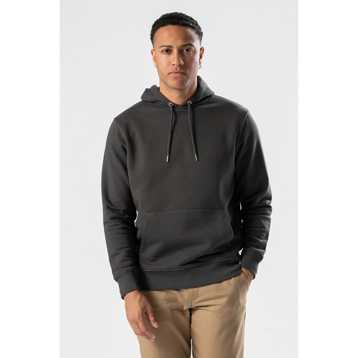 Klassischer Kapuzenpullover mit Kordelzug