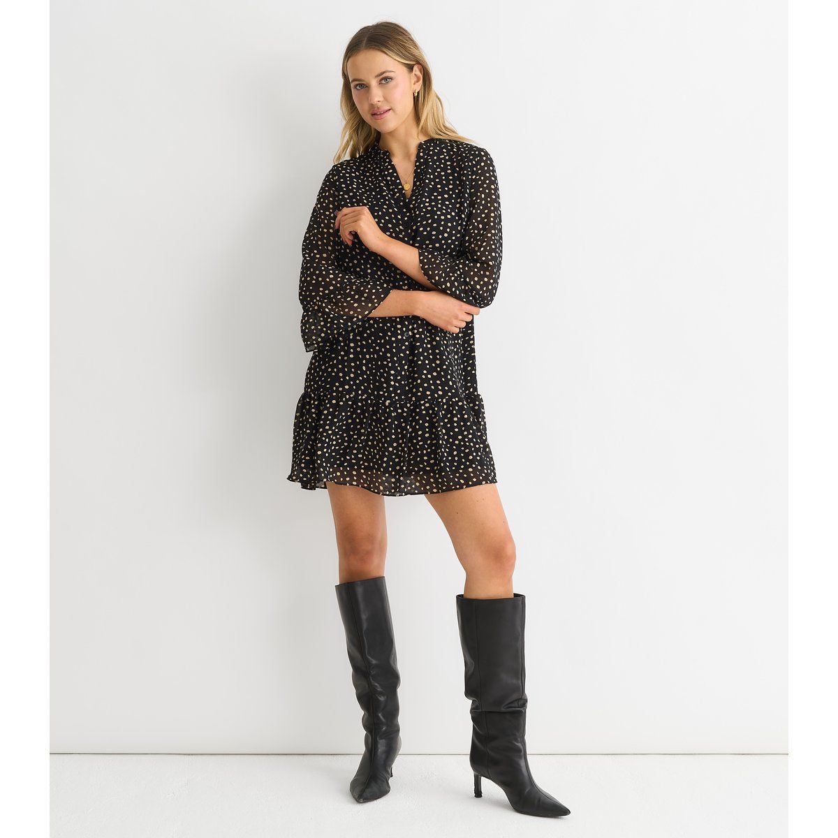 Schwarzes Mini-Kleid mit Animal-Punkten