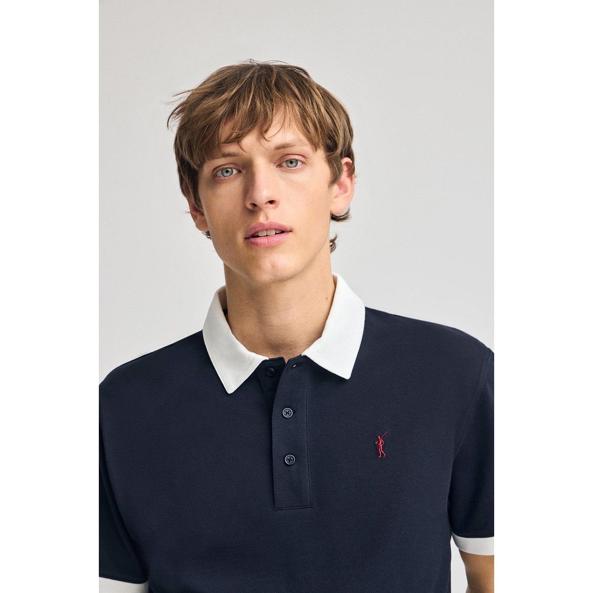 Klassisches Marineblaues Poloshirt mit Weißem Kragen
