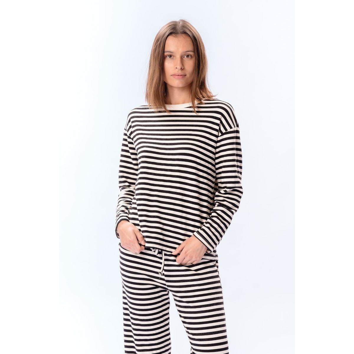 Gestreiftes Langarmshirt in Schwarz und Weiß
