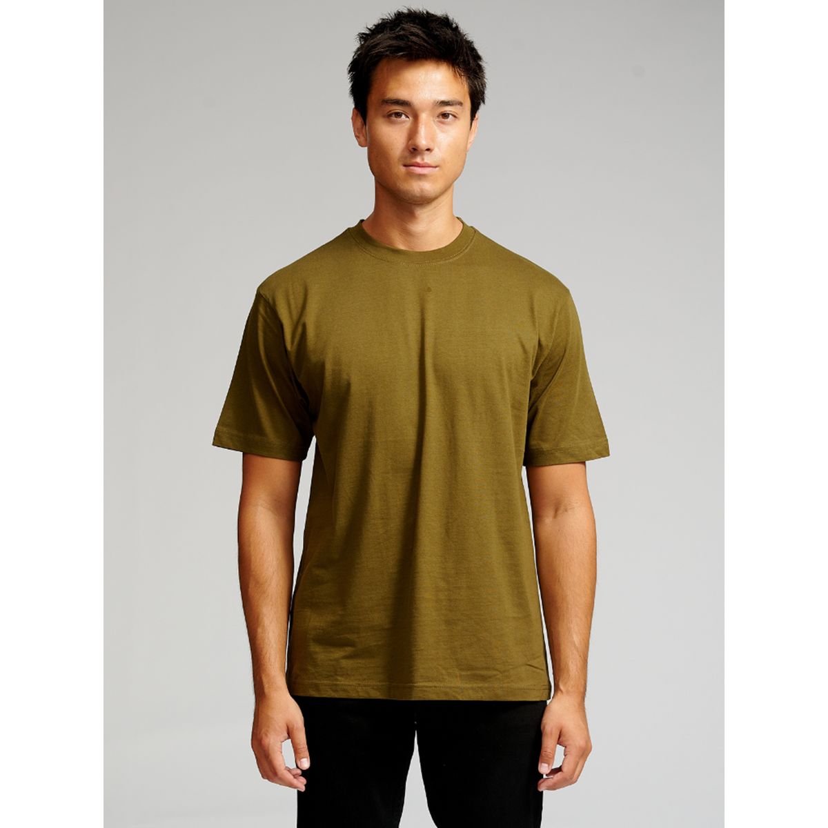 Übergroßes olivgrünes T-Shirt