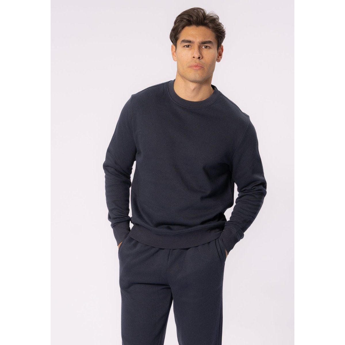 Essentielles marineblaues Rundhals-Sweatshirt