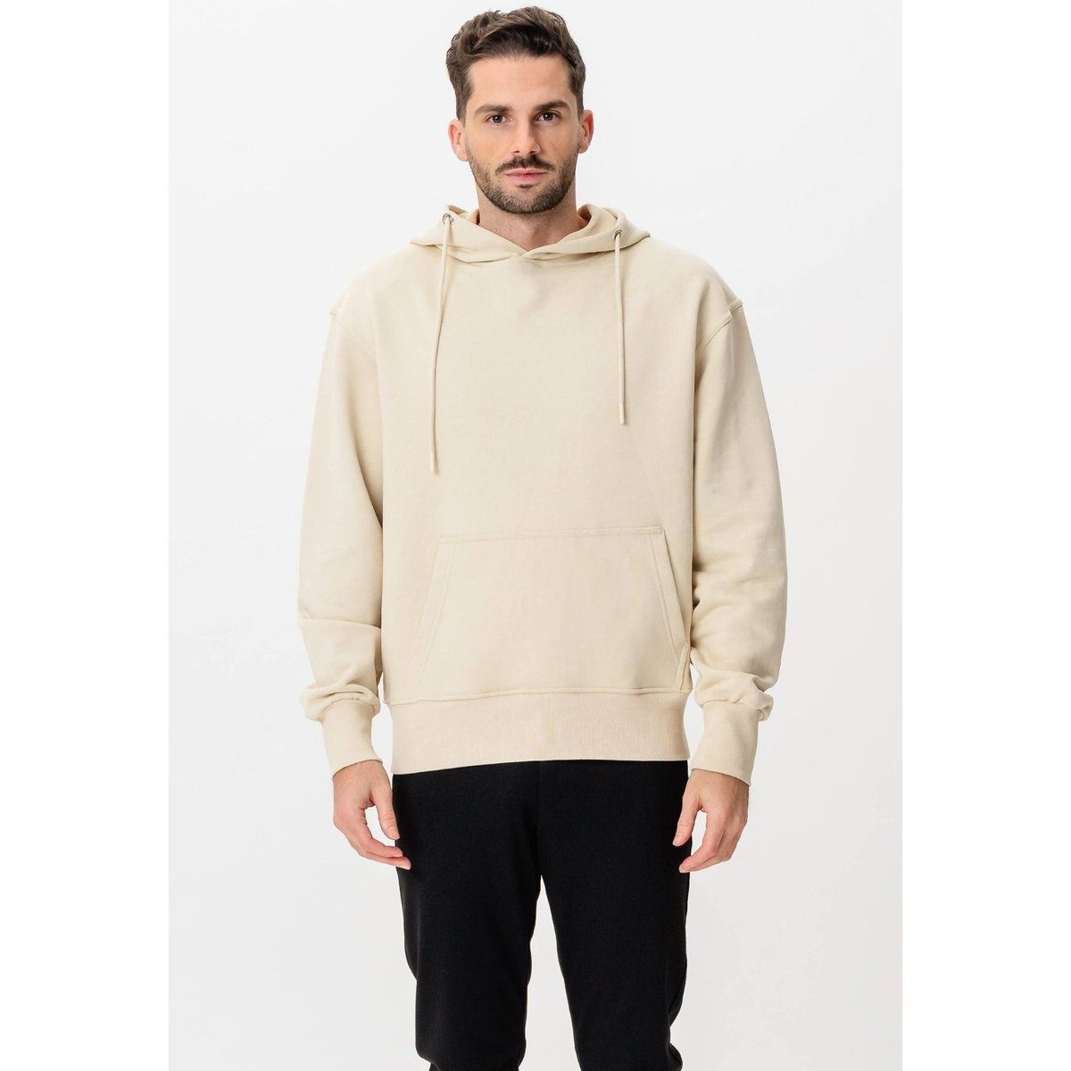 Klassischer schwerer beiger Kapuzenpullover