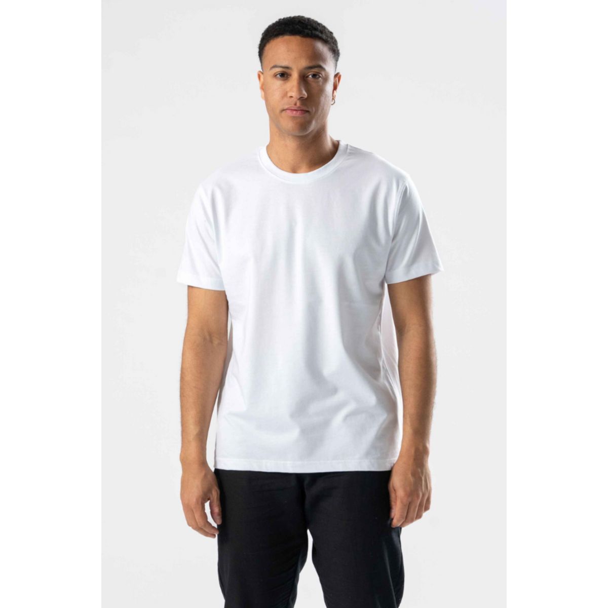 Klassisch geschnittenes, einfarbig weißes T-Shirt
