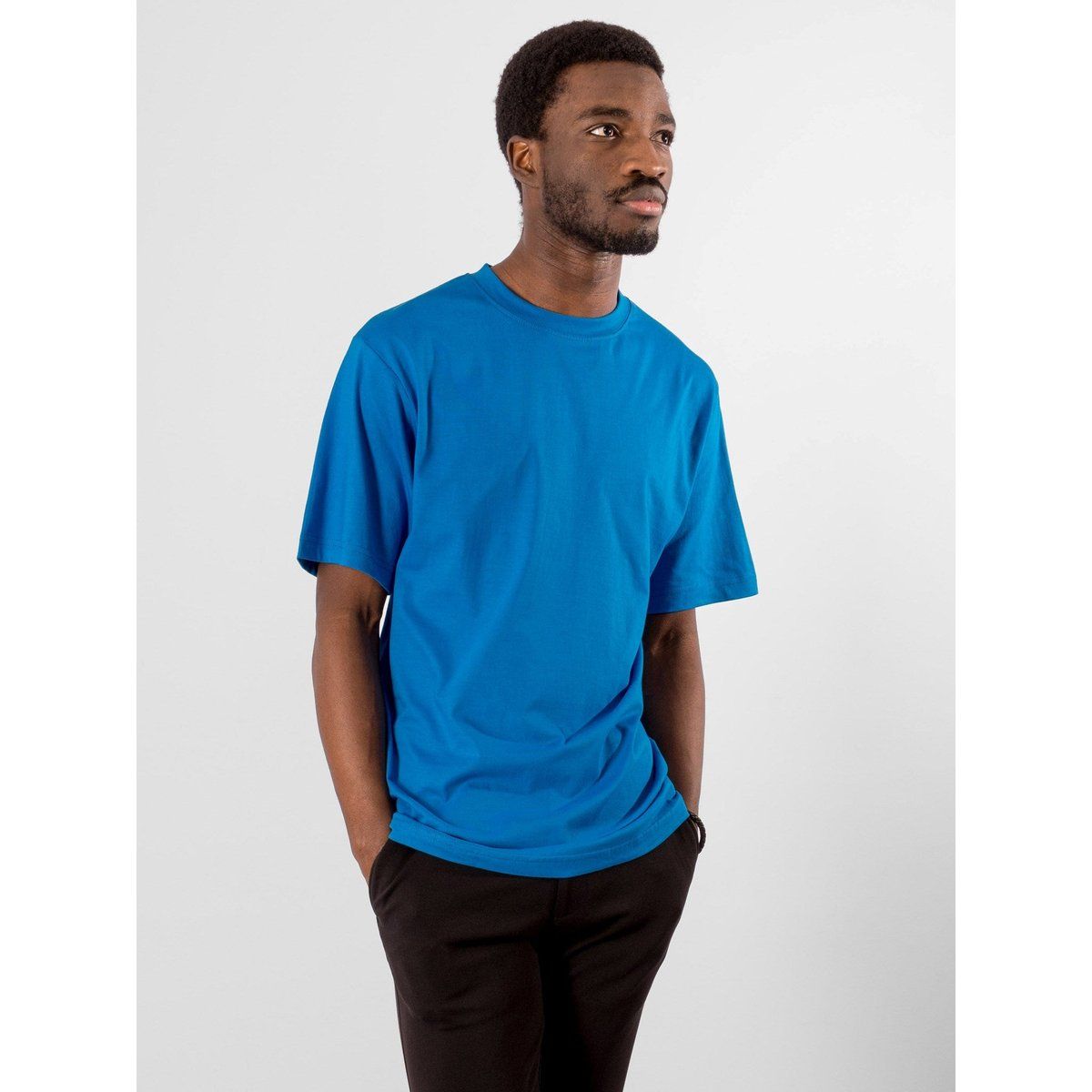 Übergroßes türkisblaues T-Shirt
