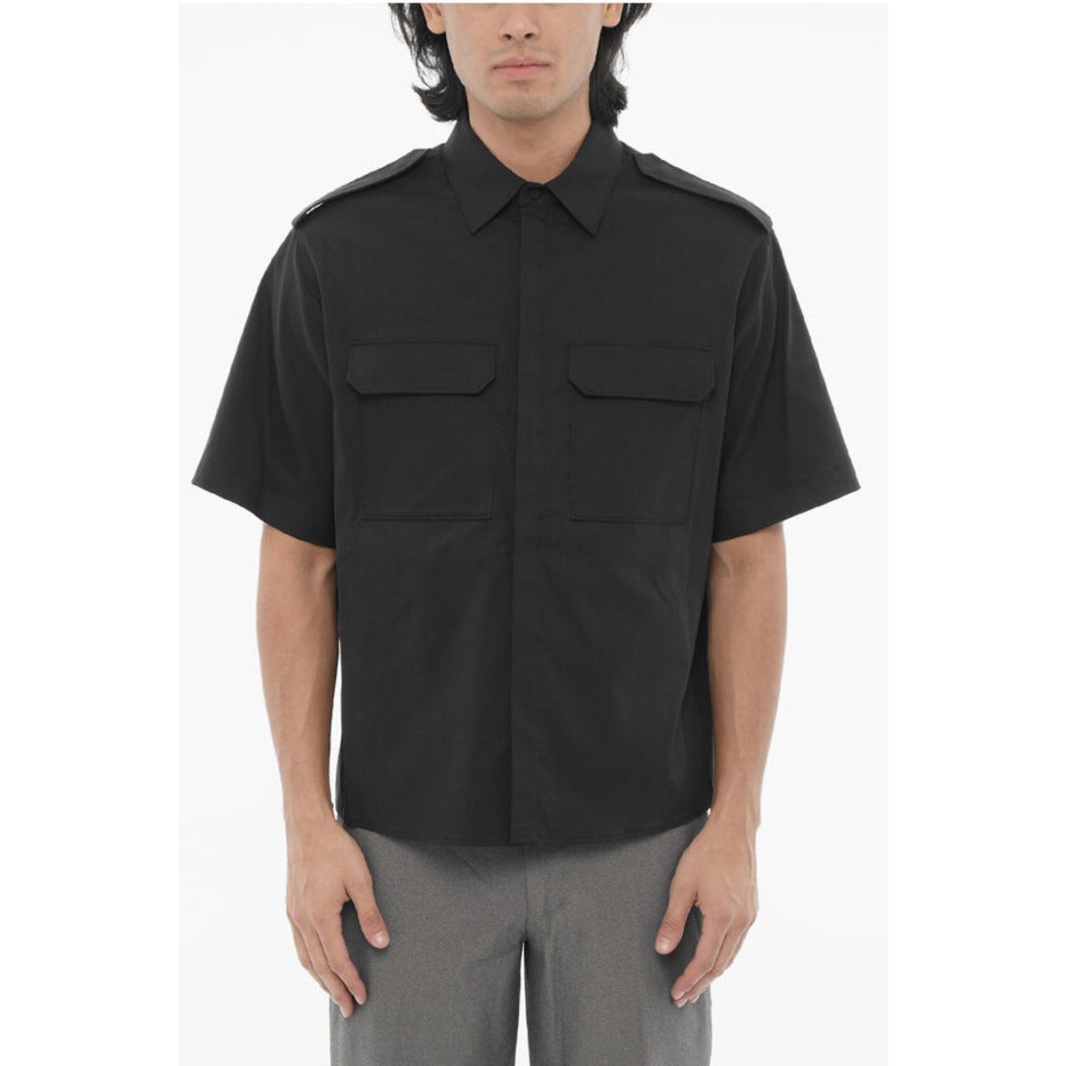 Schwarzes Kurzarm Utility-Hemd