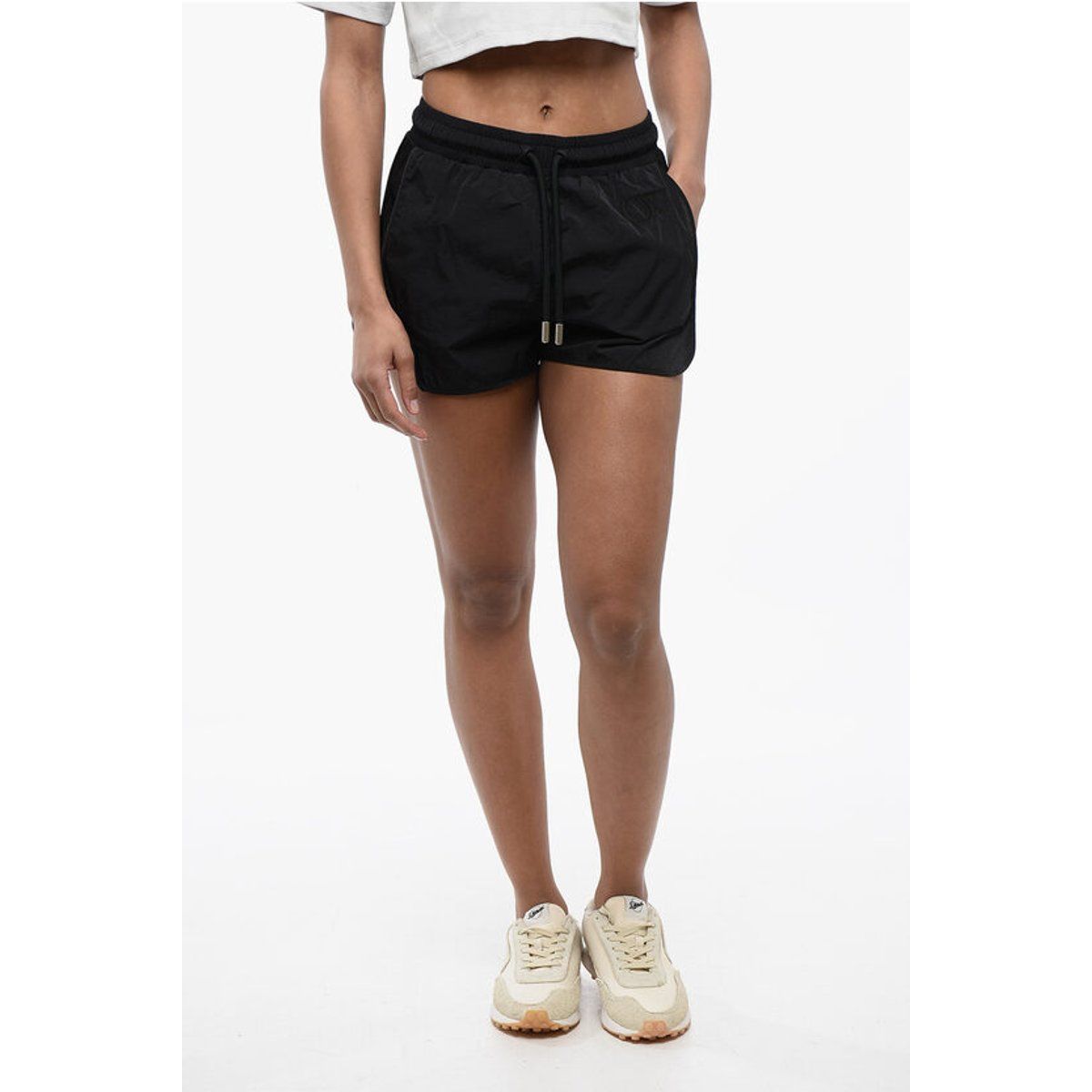 Sportliche schwarze Nylon-Shorts mit Kordelzug