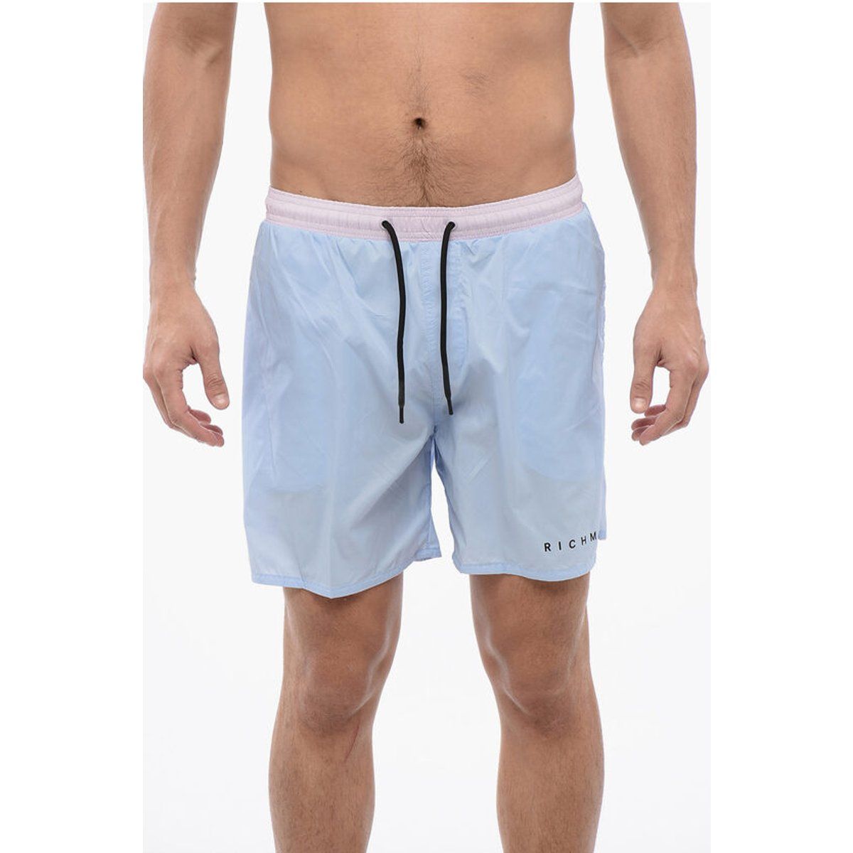 Hellblaue Badehose im Boxer-Stil