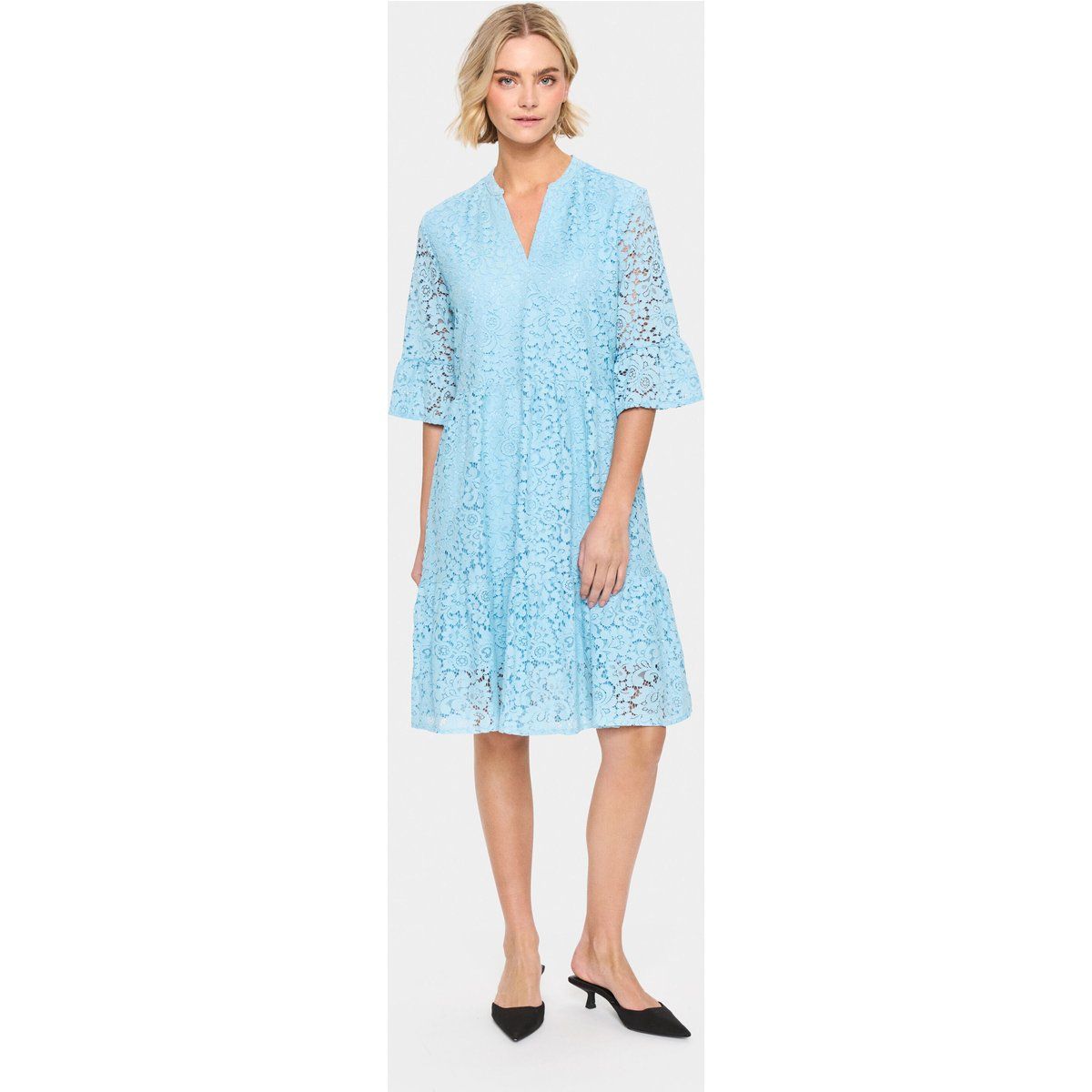 Blaues Kleid mit Blumenmuster aus Spitze