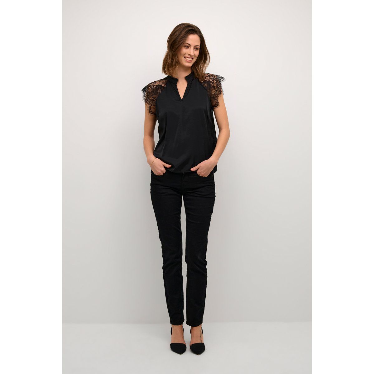 Kurzarm-Bluse Straight fit black