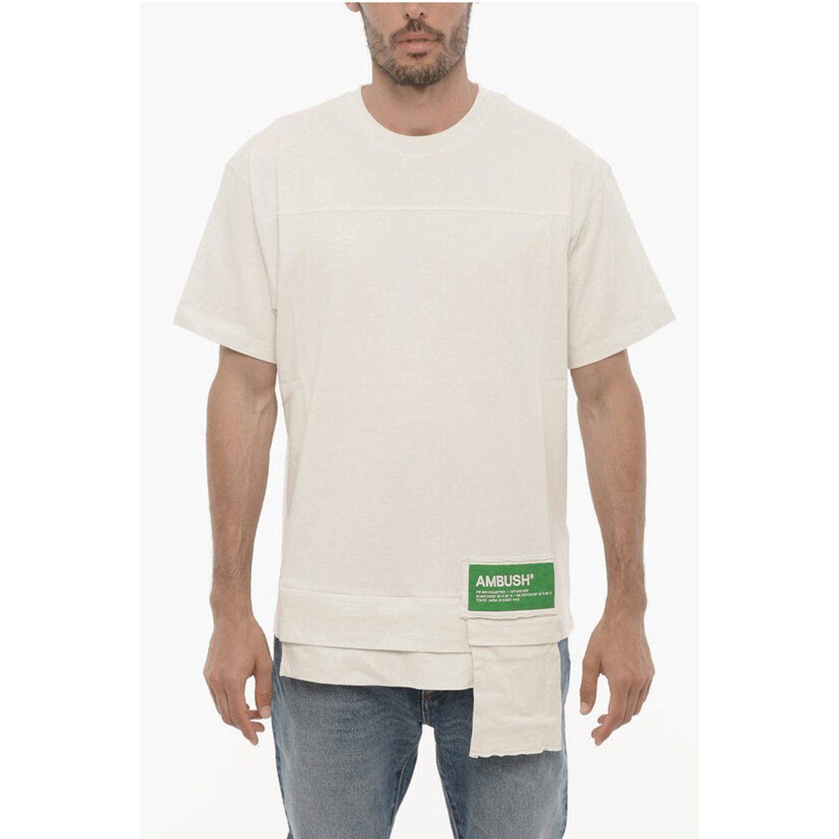 Einfarbiges T-Shirt mit Rundhalsausschnitt und Taschendetail