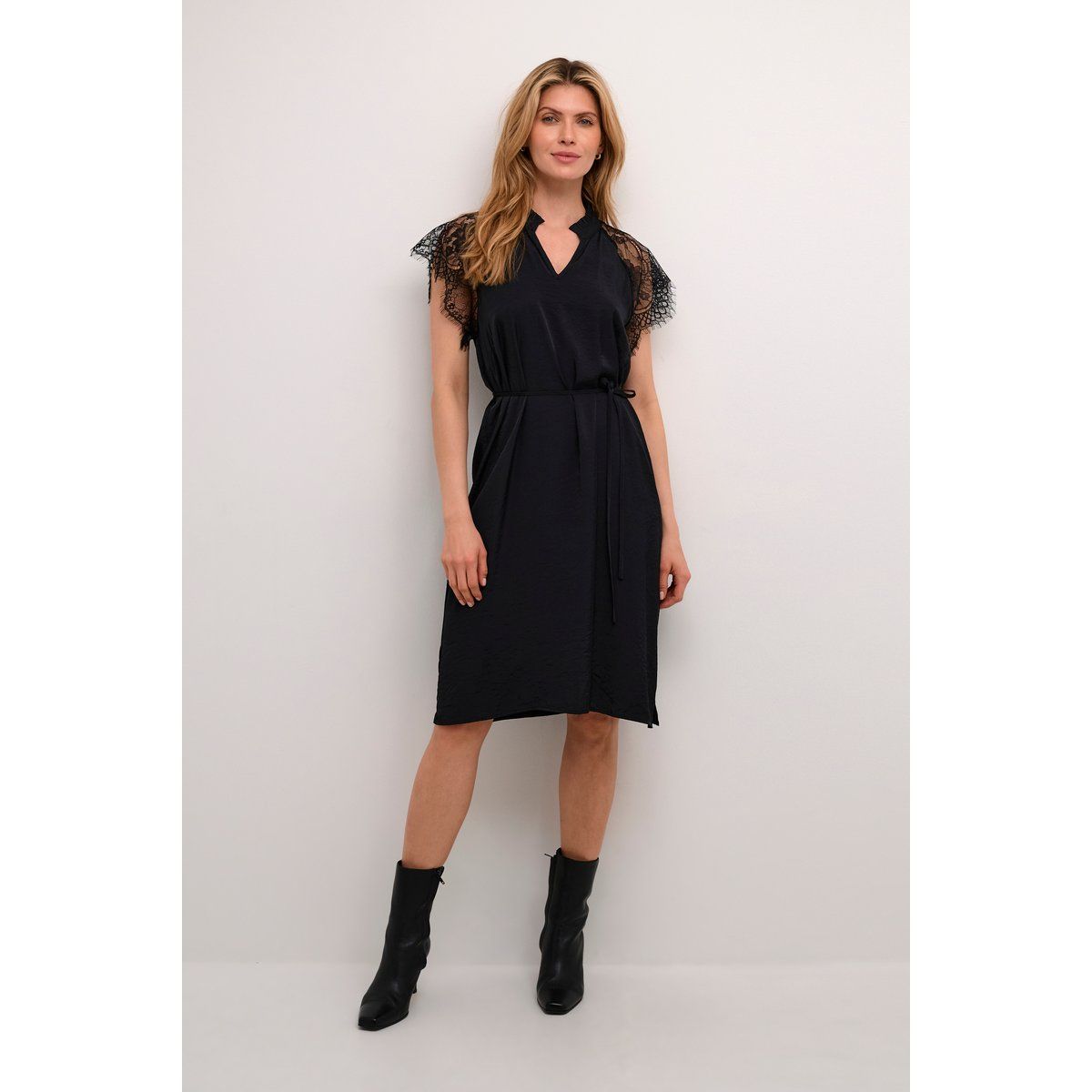 Kleid Straight fit black
