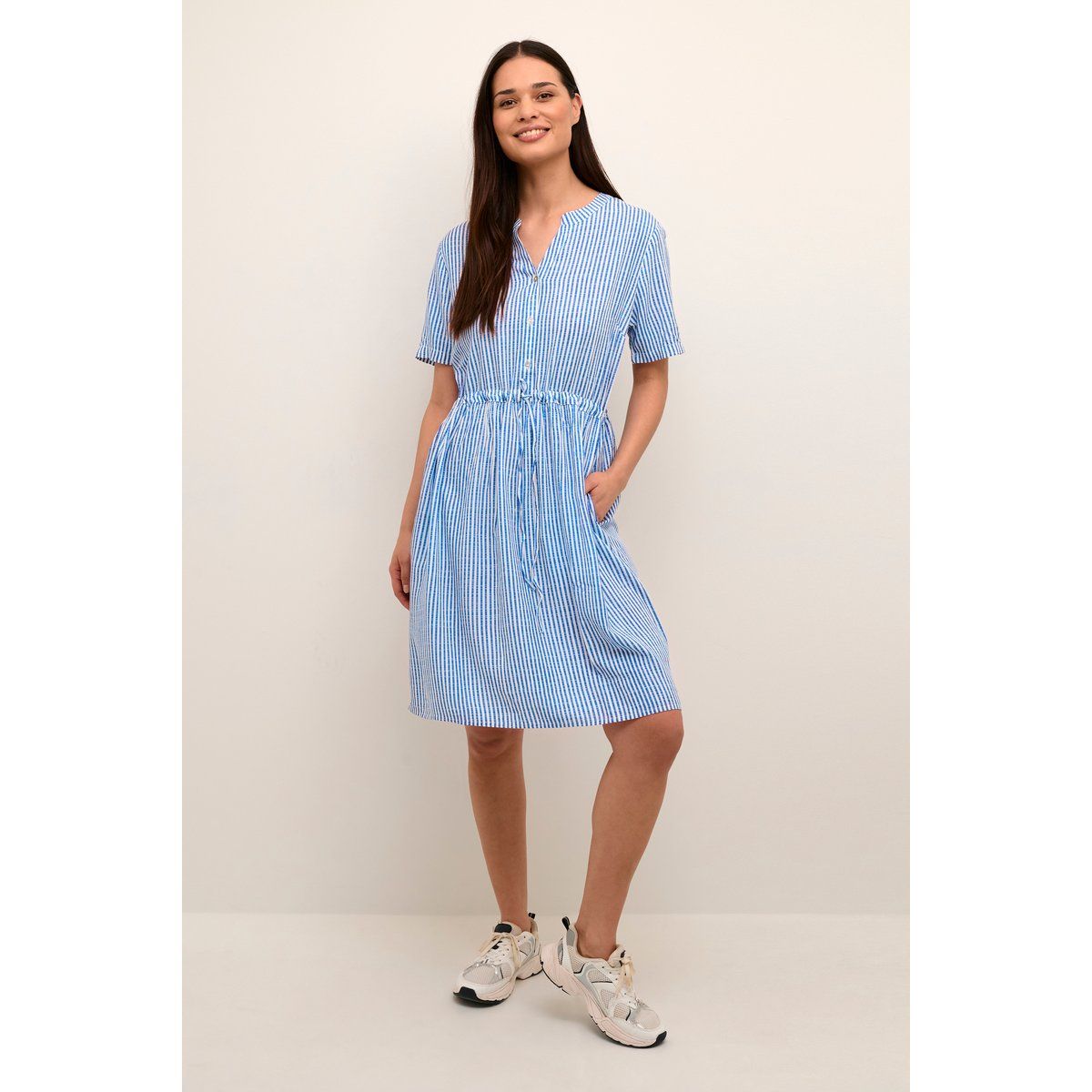 Kleid Weibliche Silhouette blue white