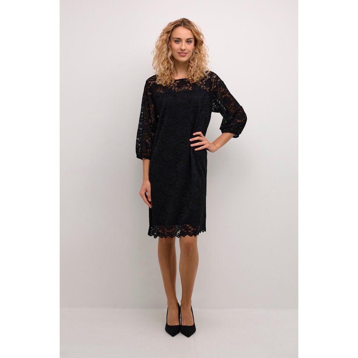 Elegantes Spitzenetui-Kleid mit Ärmeln