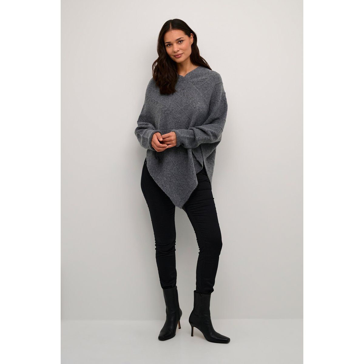 Locker geschnittener Melange Strickponcho