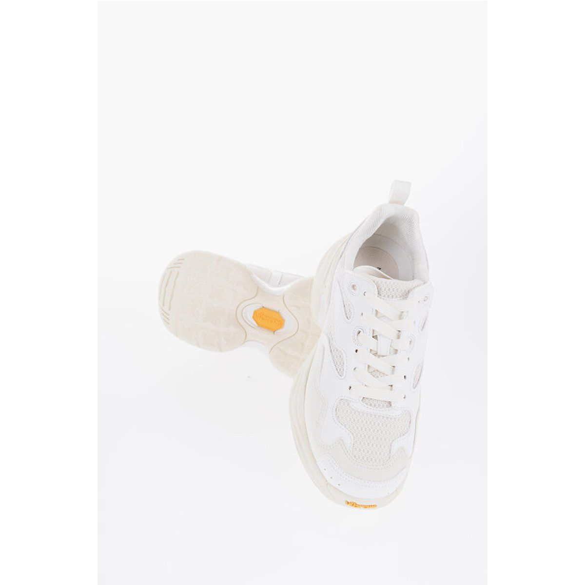 Weiße Mesh- und Wildleder-Sneakers
