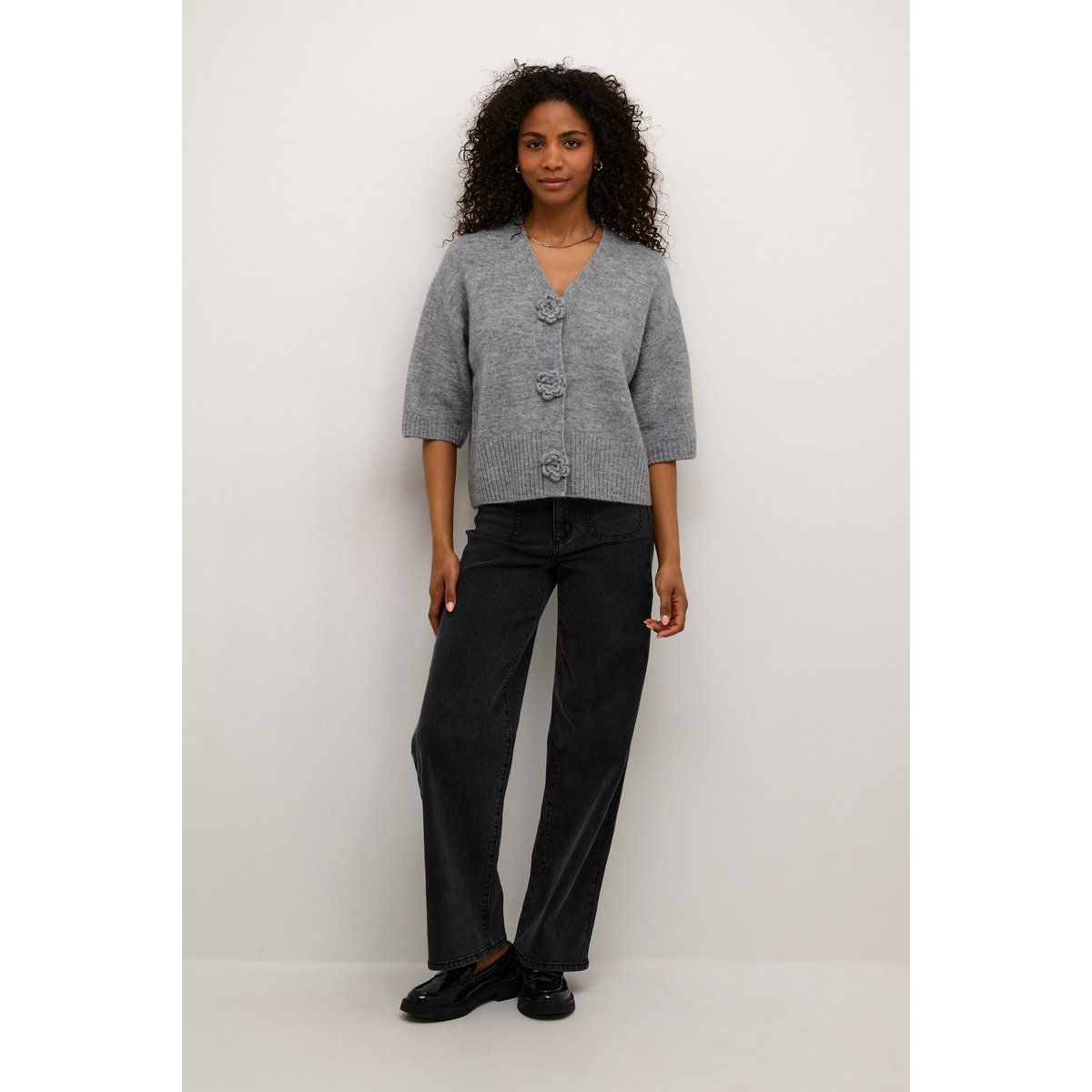 Lockere Strickjacke mit Blumen