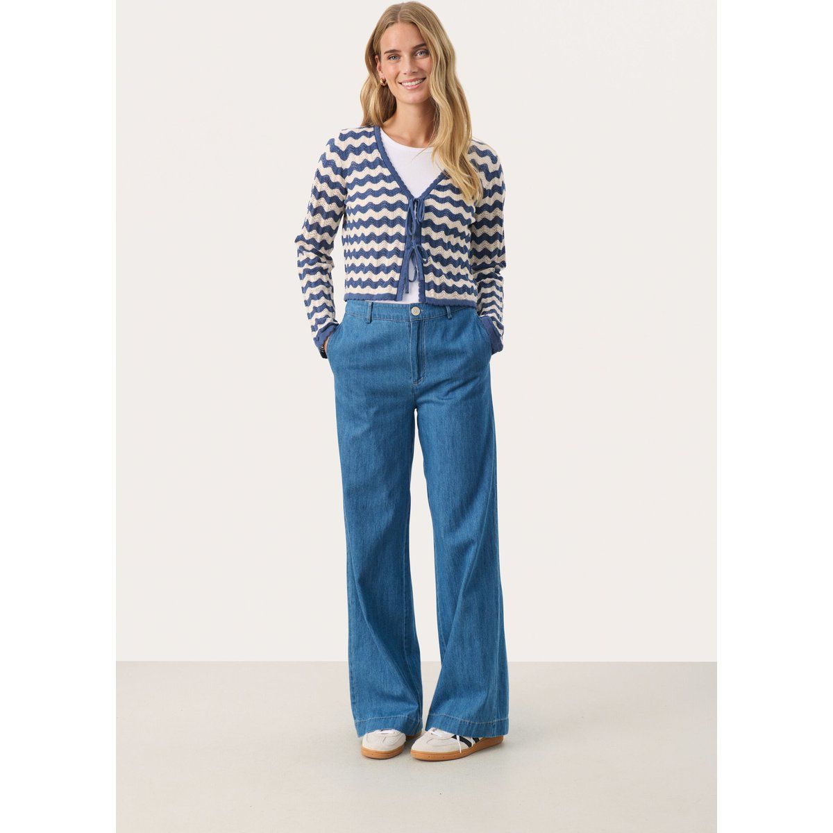 Gestreifte Strickjacke aus Bio-Baumwolle