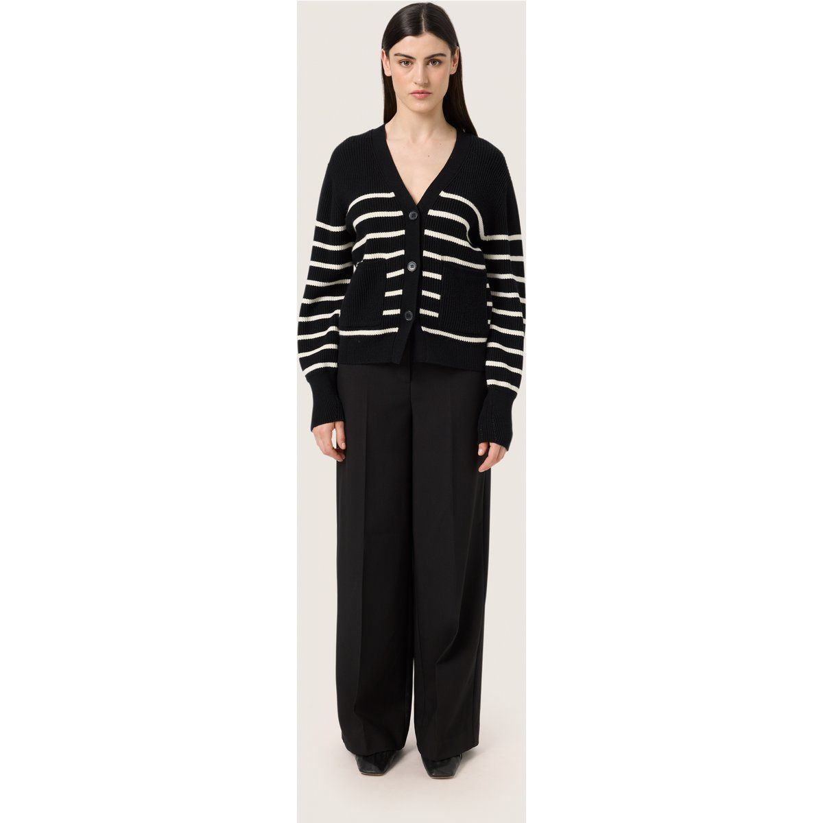 Gestreifte Strickjacke mit V-Ausschnitt