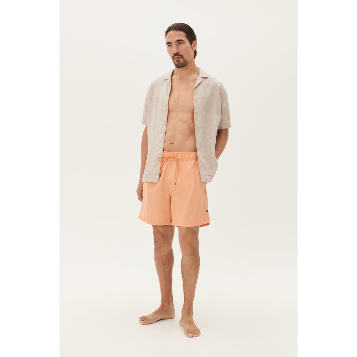 Korallenfarbene Badeshorts mit gerader Passform