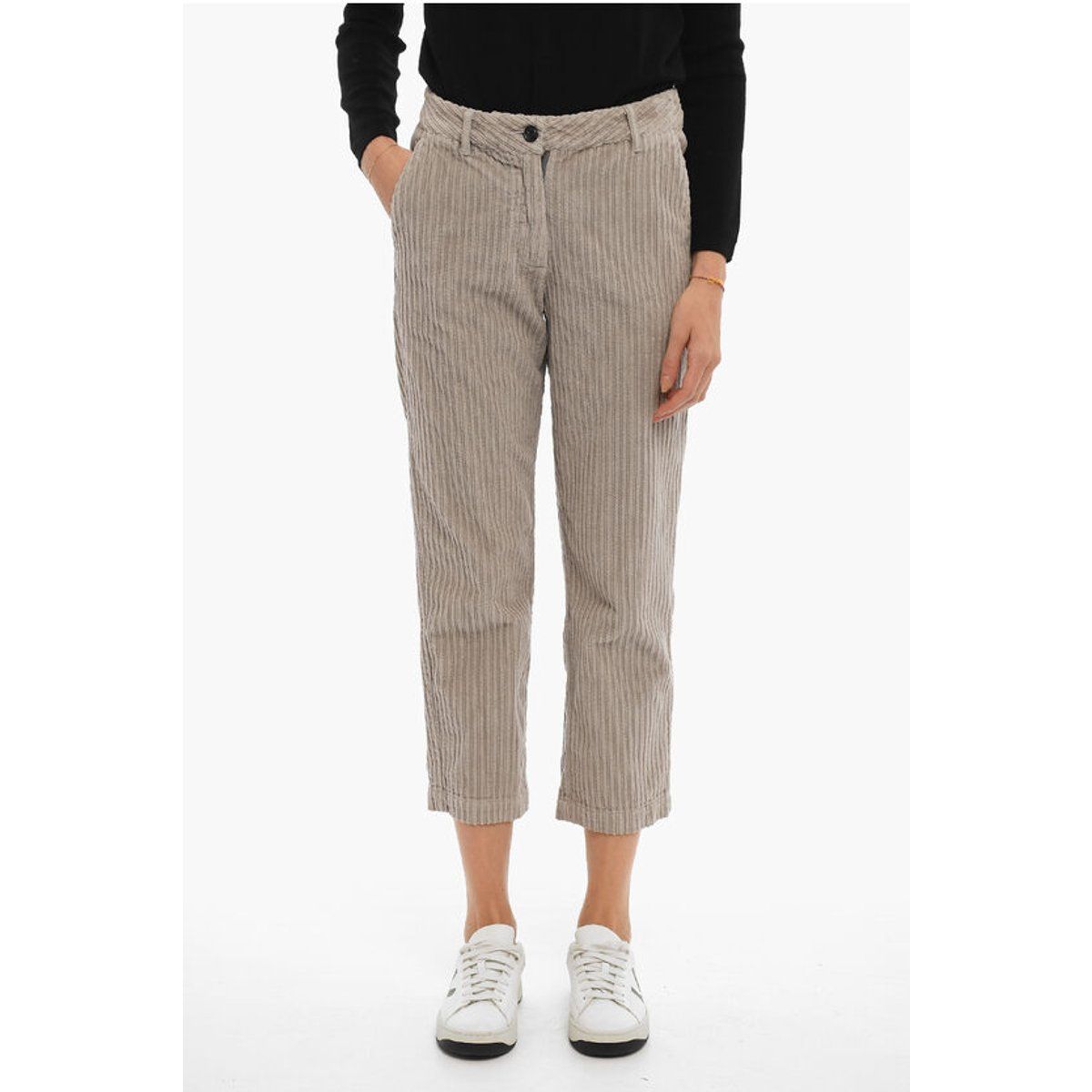 Cordhose mit verkürztem Bein und Taschen