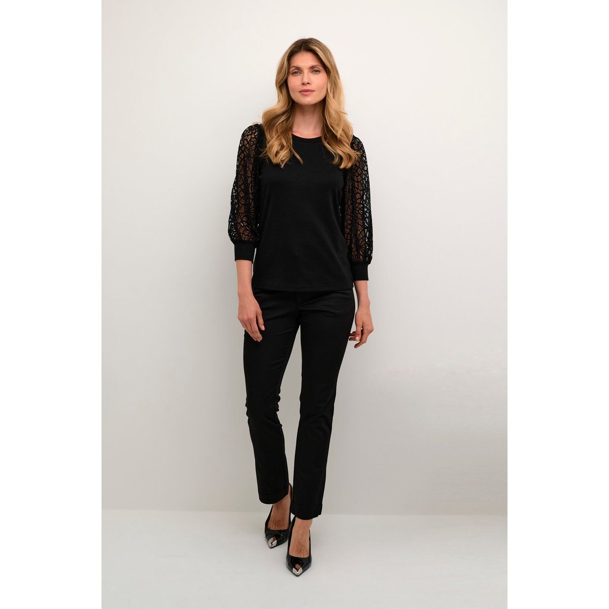 Schwarze Langarm-Bluse mit Spitze