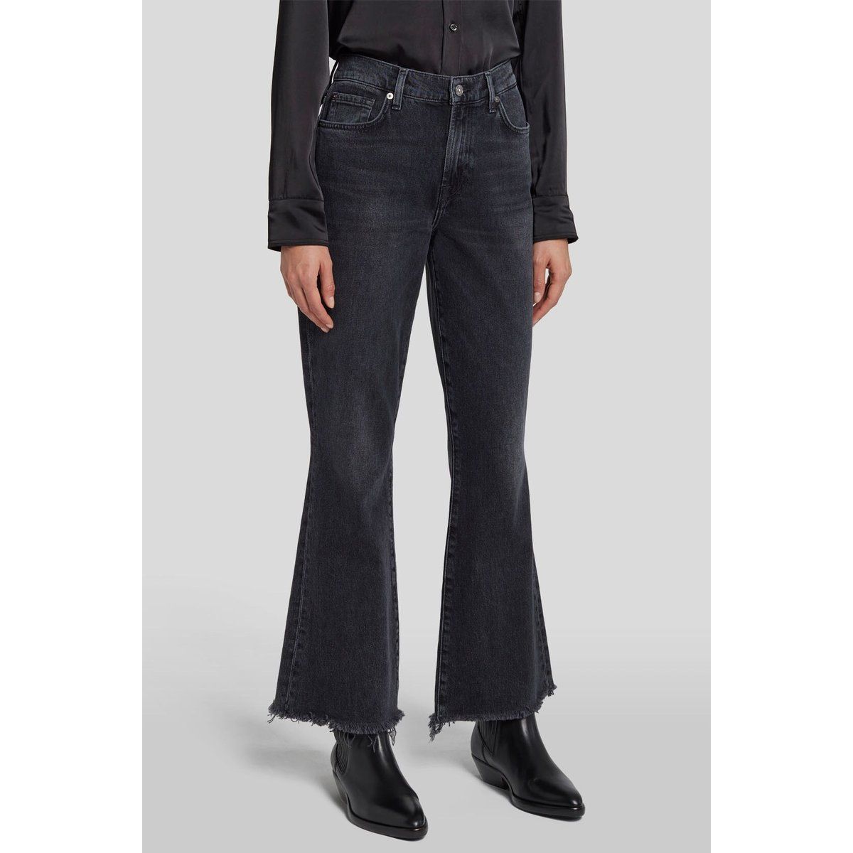 Cropped Bootcut Jeans mit ausgefranstem Saum