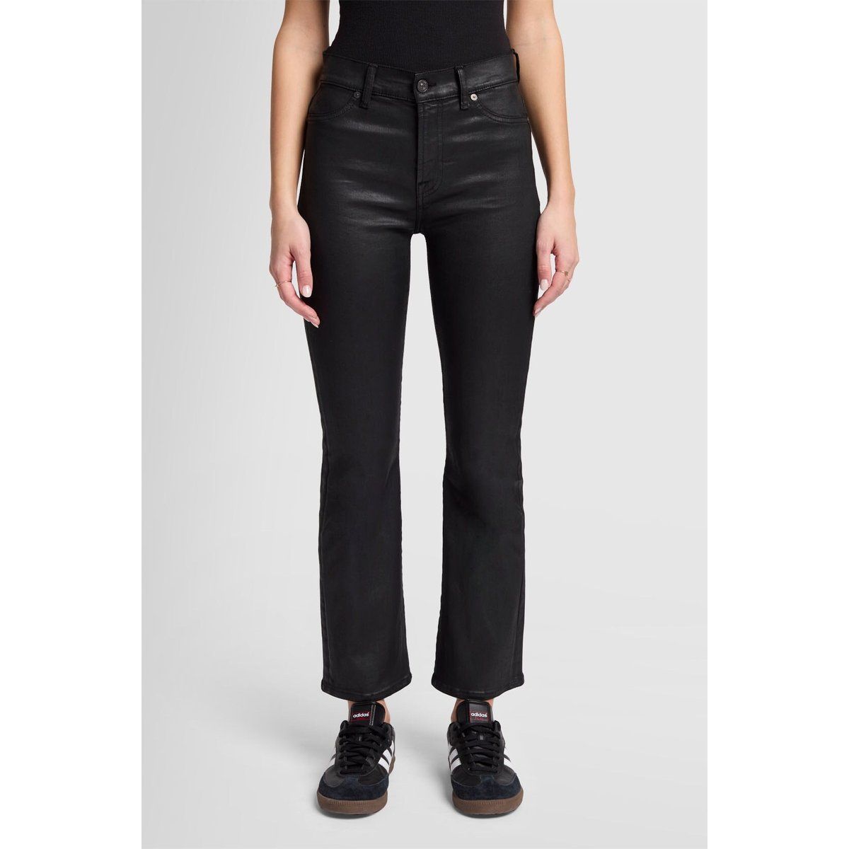 Beschichtete Bootcut-Jeans in Knöchellänge