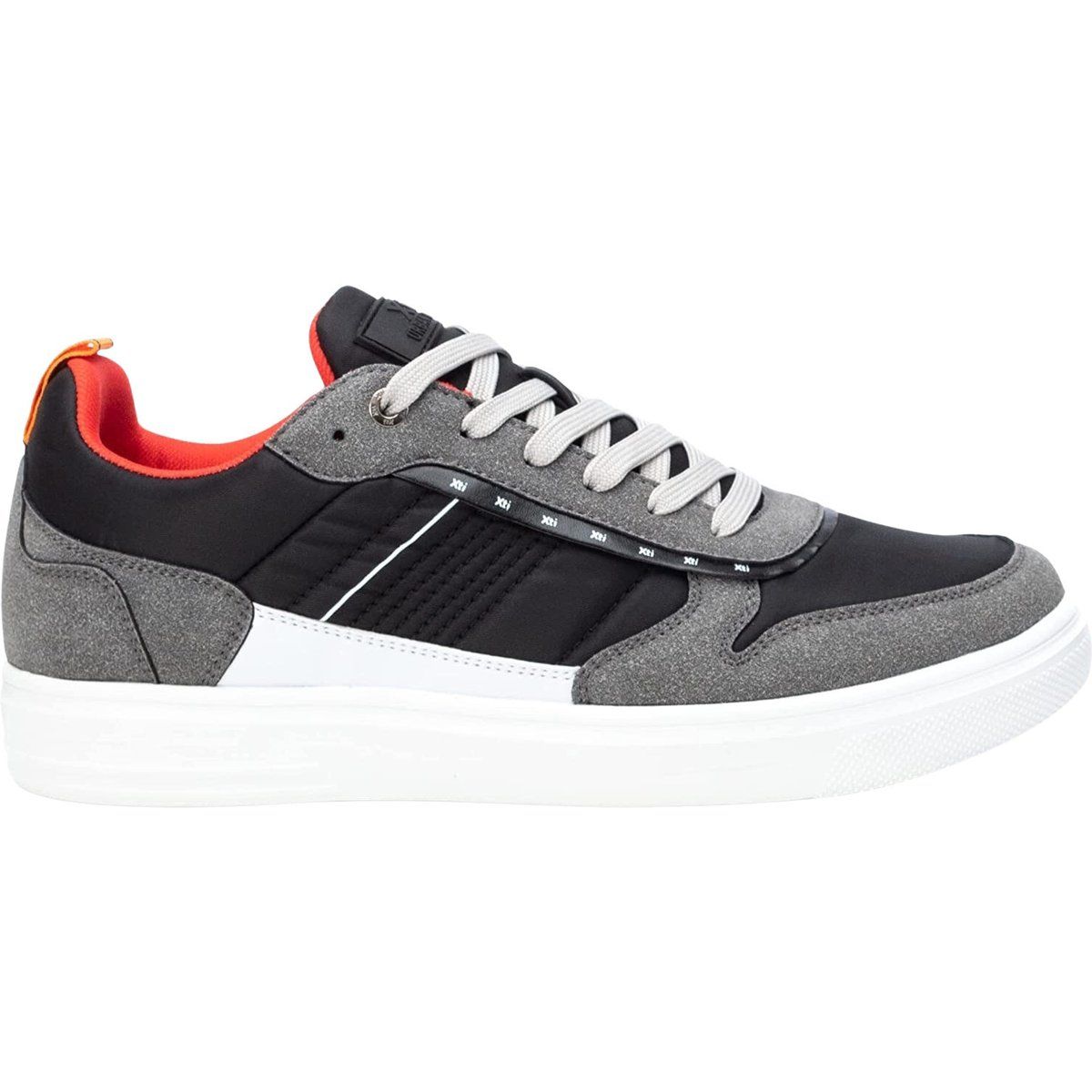 Klassischer Low-Top-Mode-Sneaker