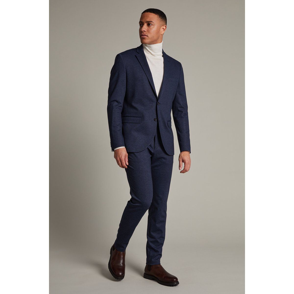 Marineblauer Blazer in schmaler Passform