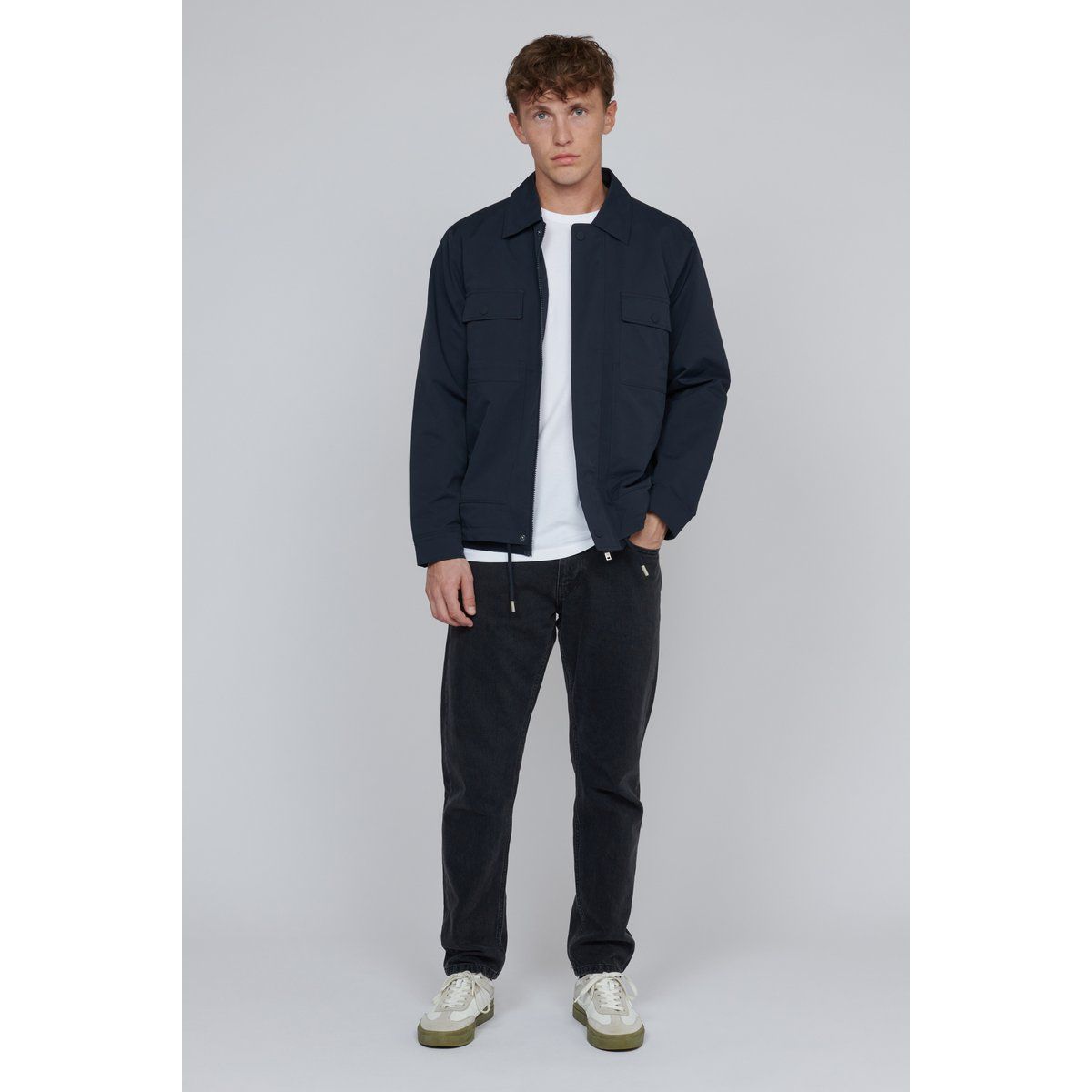 Marineblaue Workwear-Jacke mit lockerer Passform