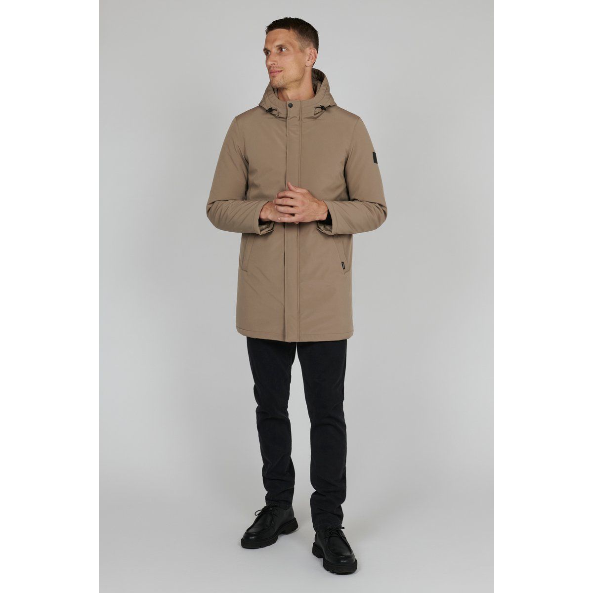 Braune Jacke mit gerader Passform und Kapuze