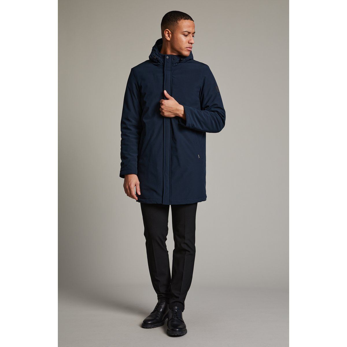 Herren Jacke mit Kapuze, gerader Schnitt