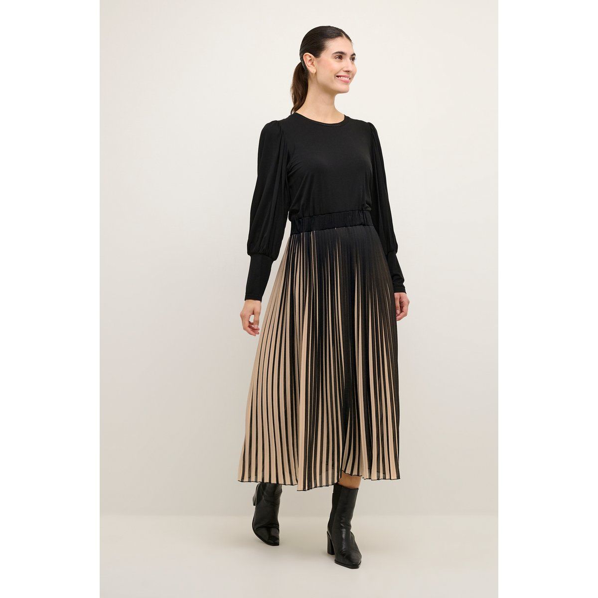 Plissee-Midikleid mit langen Ärmeln