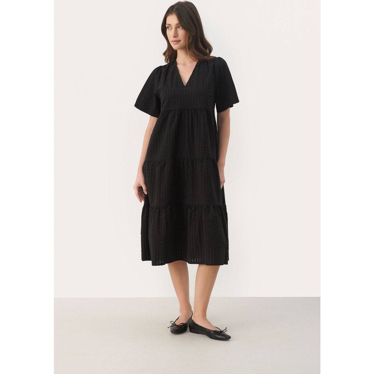 Gestuftes Midi-Kleid mit entspannter Passform