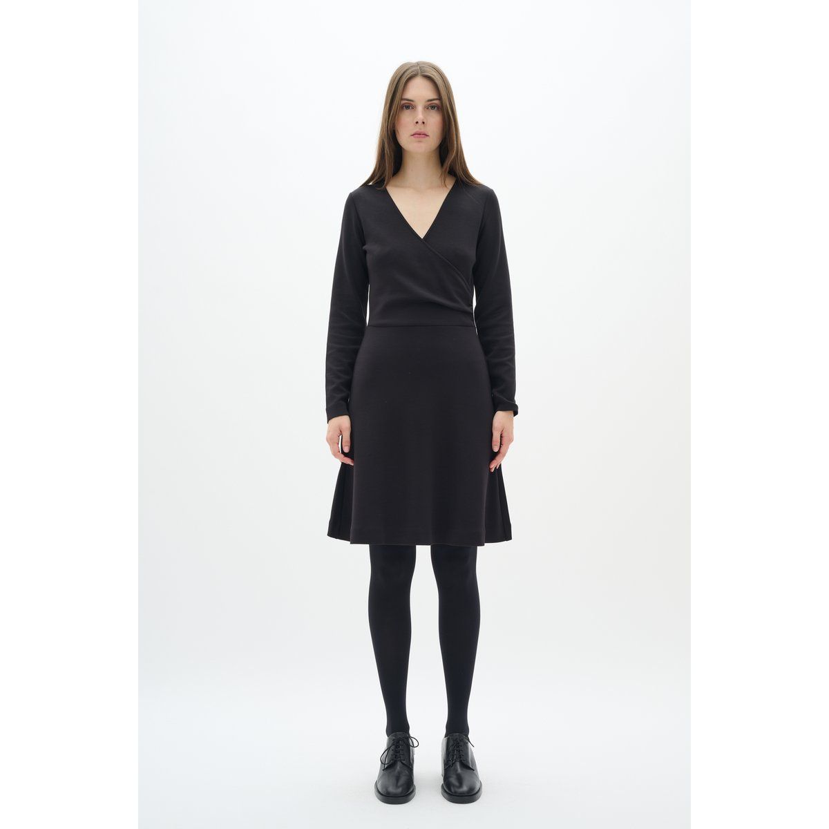 Schwarzes Jersey-Wickelkleid mit langen Ärmeln