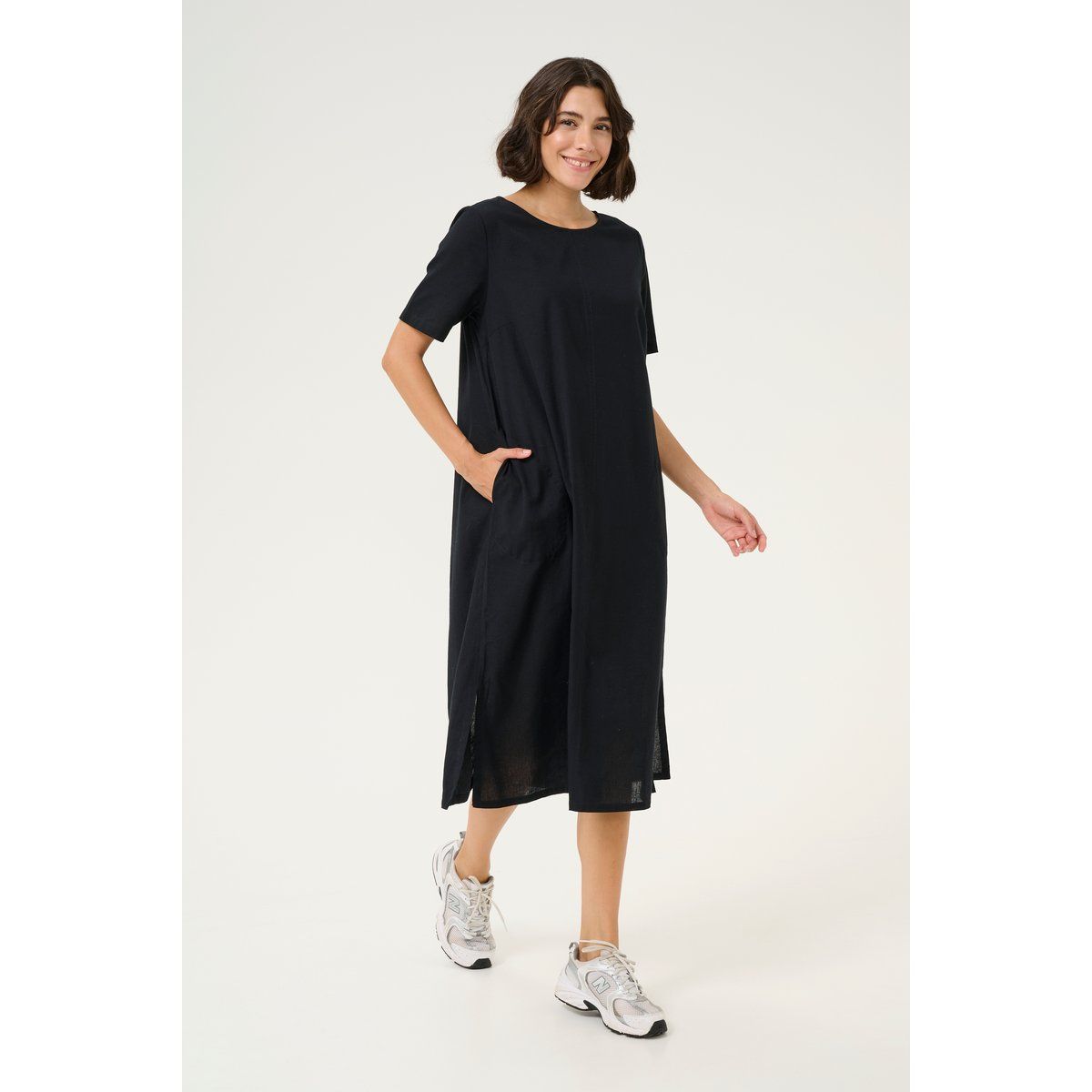 Schwarzes A-Linien-Midikleid mit Taschen