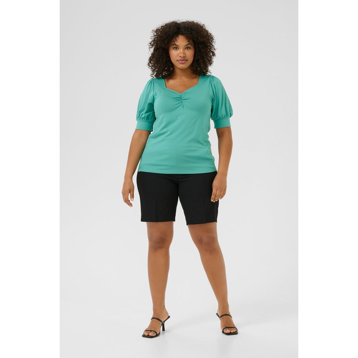 Figurbetontes T-Shirt mit Puffärmeln
