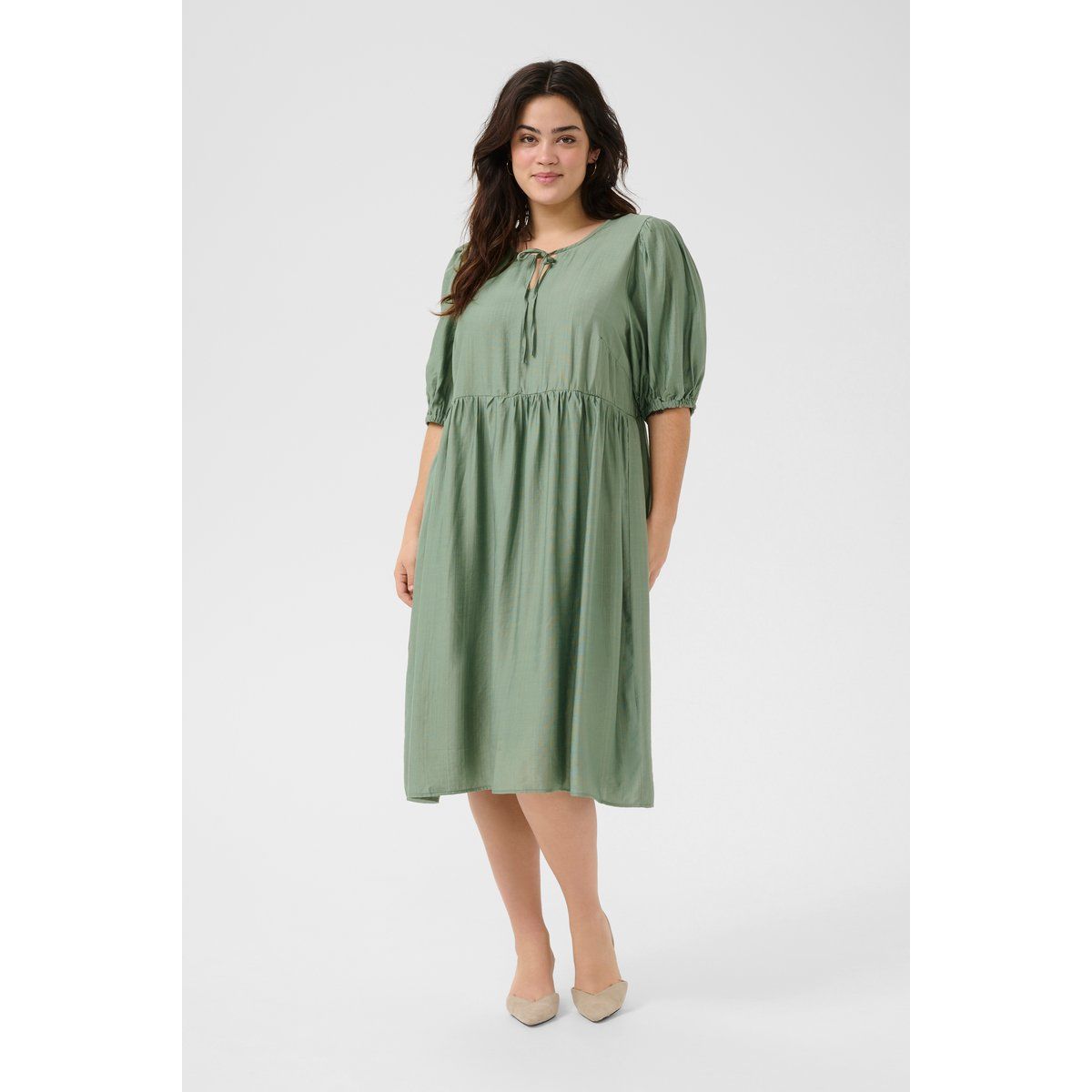 Grünes, gestuftes Midikleid mit Bindeband