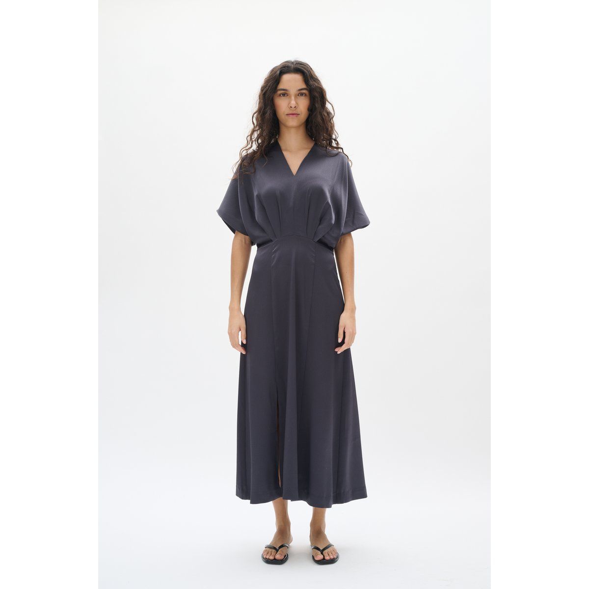 Elegantes Midikleid mit V-Ausschnitt