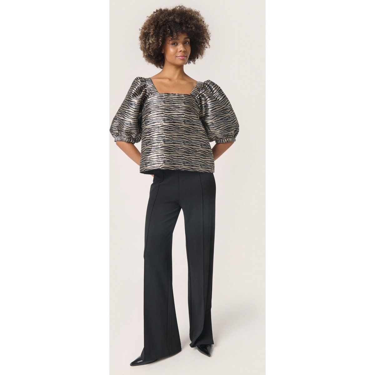 Bluse mit Zebra-Print und Puffärmeln