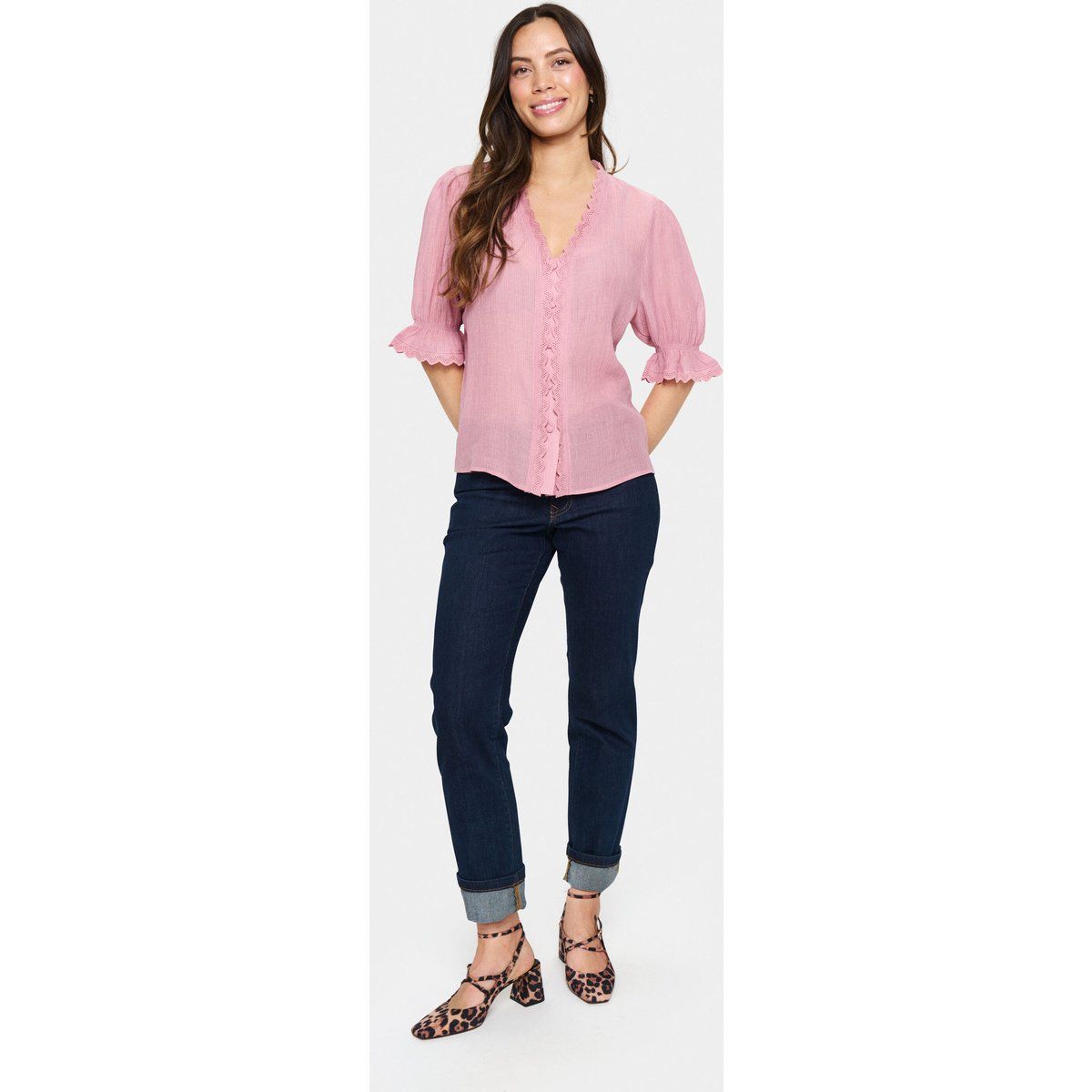 Kurzärmelige Rüschenbluse mit Knopfleiste