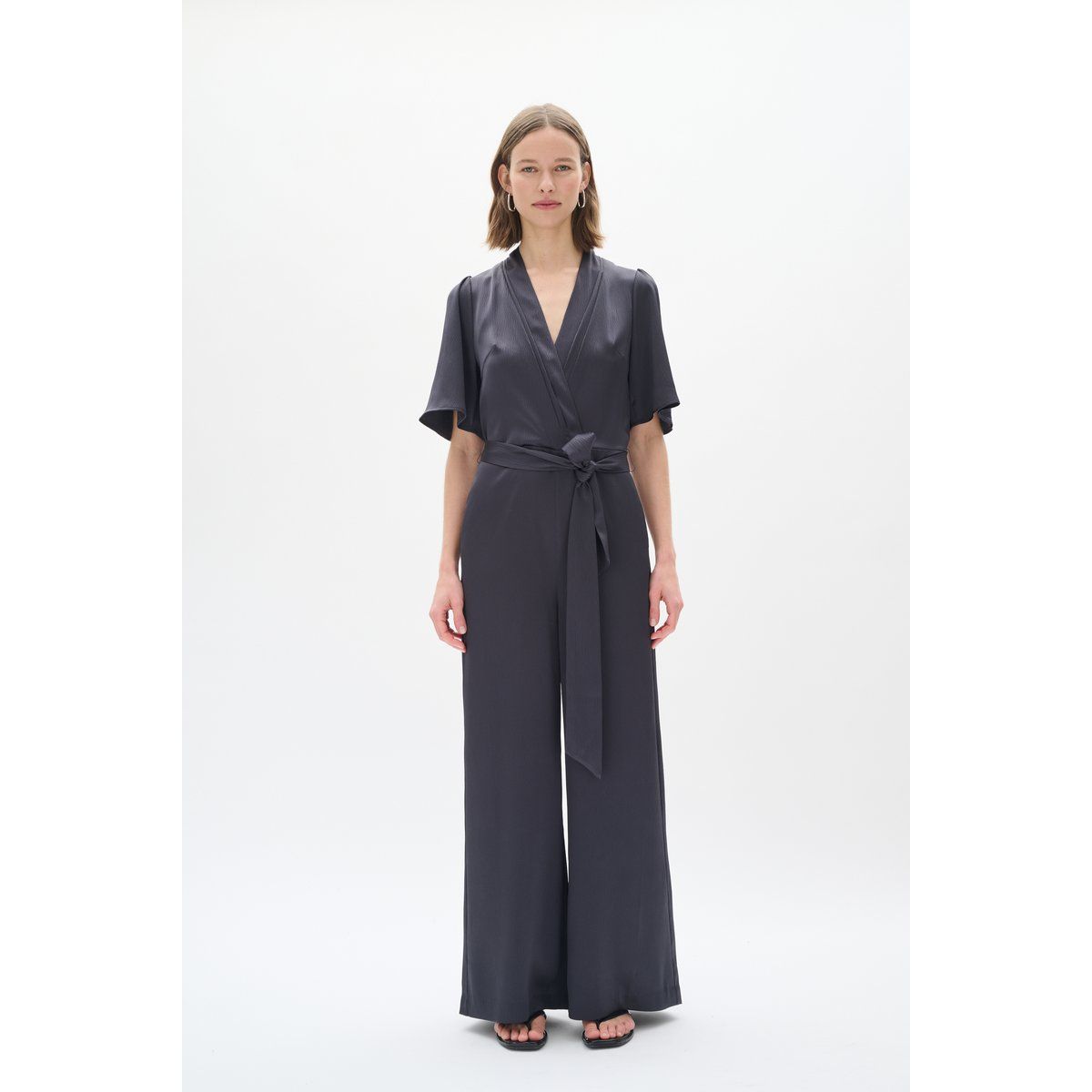 Eleganter Wickel-Jumpsuit mit weitem Bein