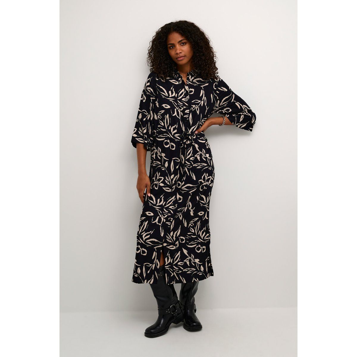 Kleid Loose fit Black/Sand Painted Flower black offwhite